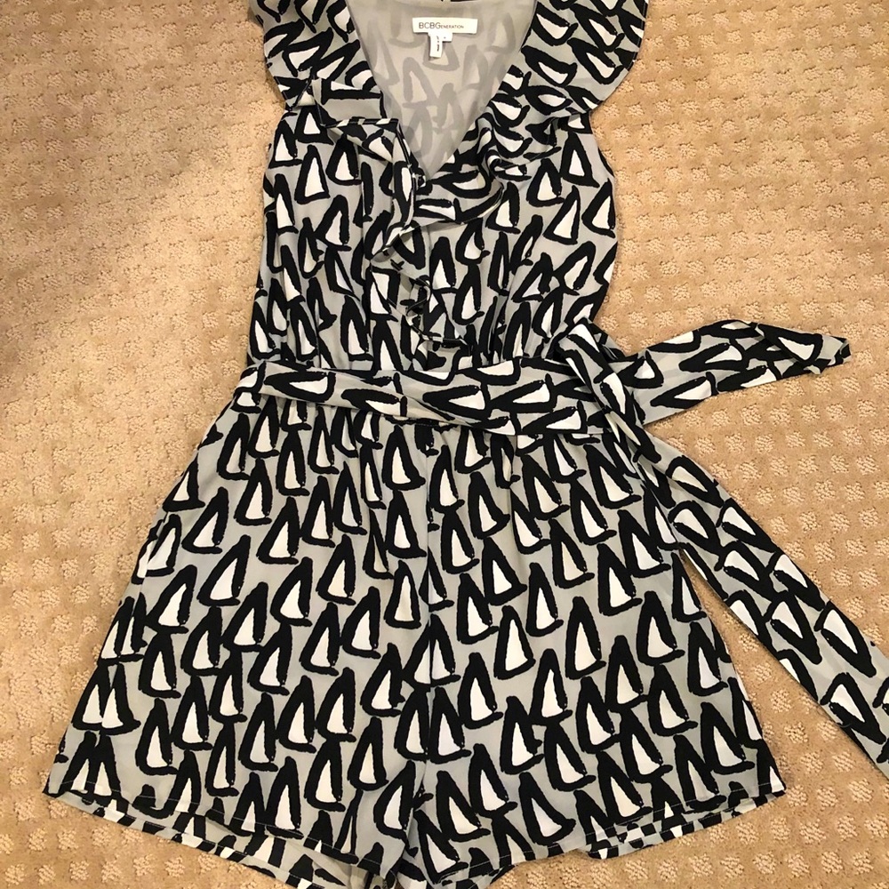 BCBGeneration sleeveless short romper